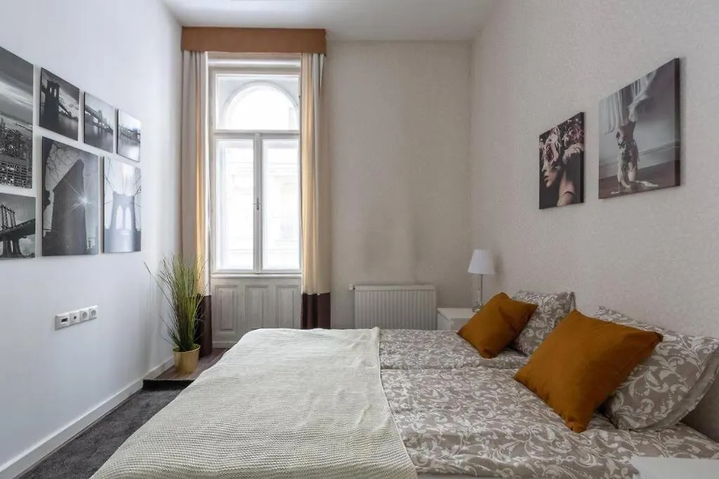 Apartment Chic, Captivating Space Near Opera House Budapest Hungary