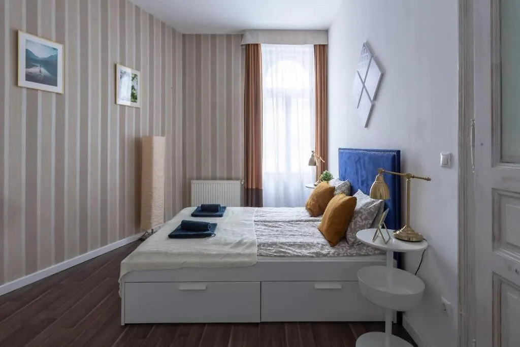 Apartment Chic, Captivating Space Near Opera House Budapest
