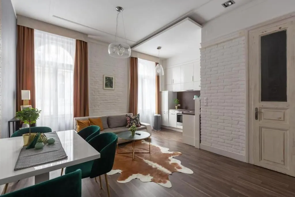 Apartment Chic, Captivating Space Near Opera House Budapest Hungary