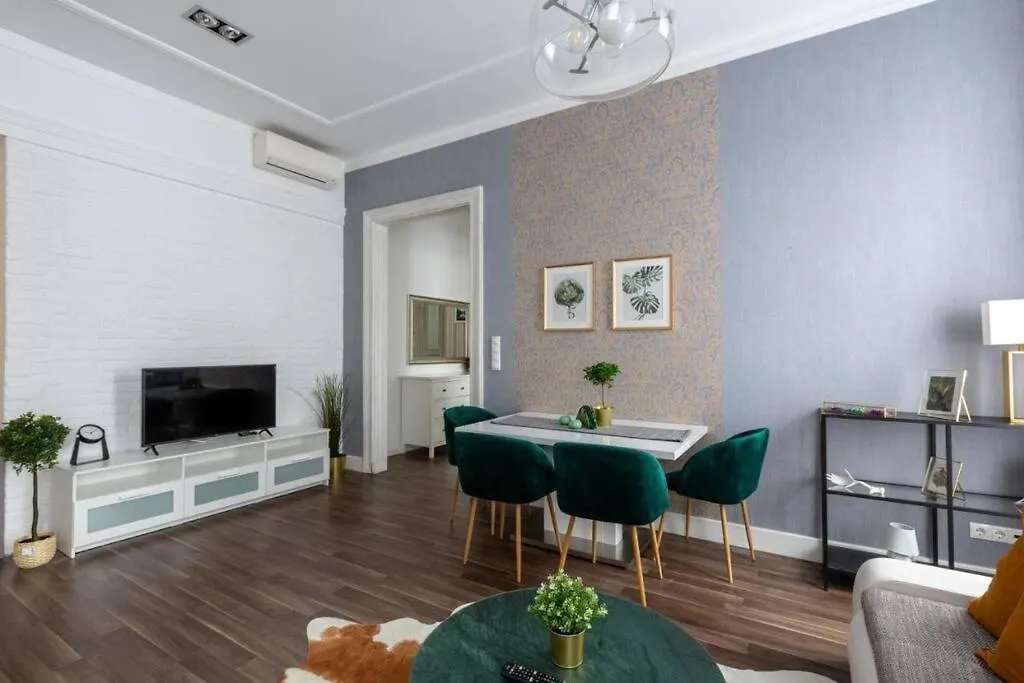 Chic, Captivating Space Near Opera House Budapest Apartment